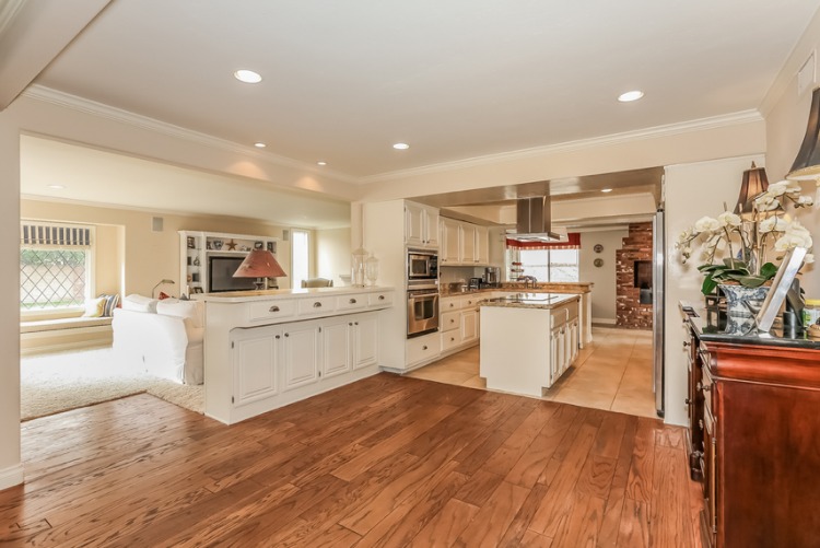 Home For Sale in Rossmoor