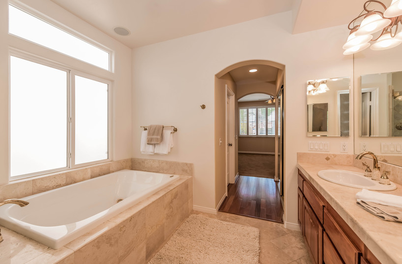 Home for Sale in HUntongton Beach: Master Bathroom