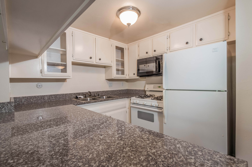 Refinished kitchen in Park Bristol, Santa Ana