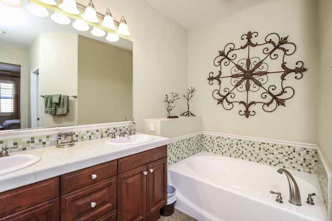 029-Bathroom-2543796-large