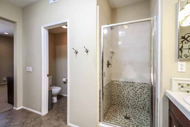 030-Bathroom-2543794-large