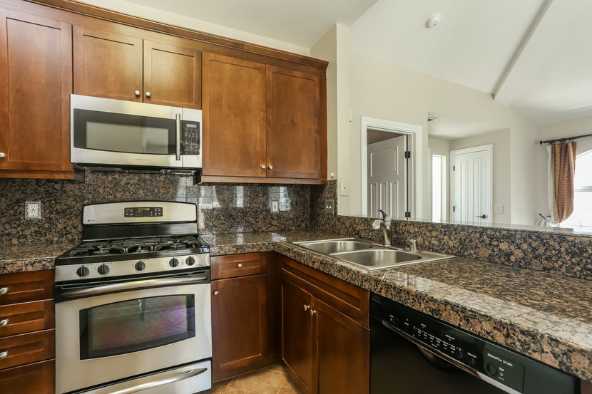 condo kitchen in aliso viejo