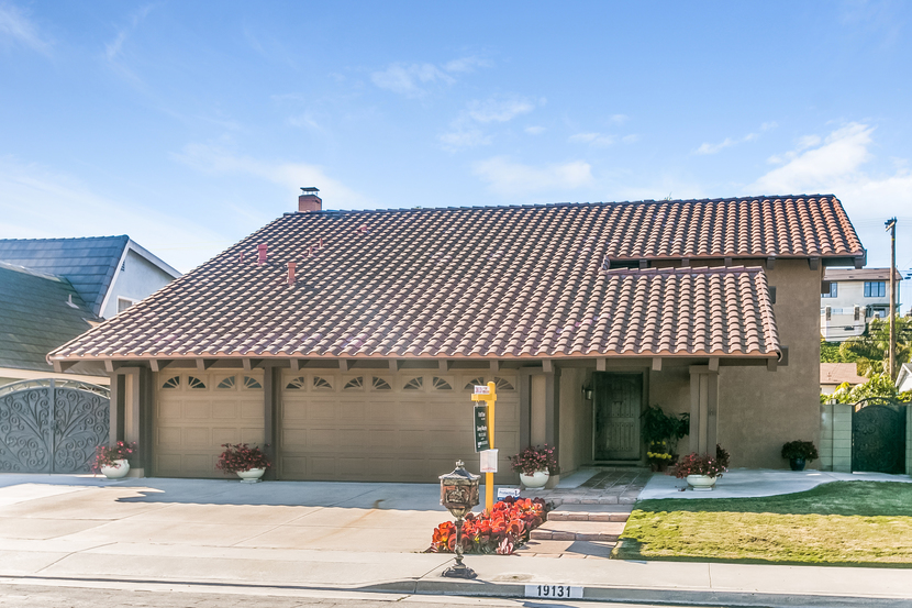 image of front of 19131 Yacht Lane in Huntington Beach, CA