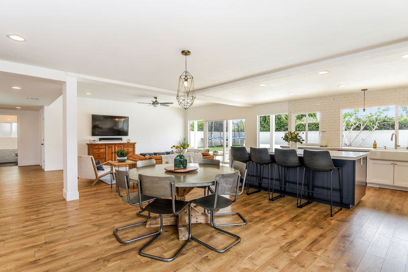 The subway tile backsplash and pendant lighting provides a further touch of elegance. 