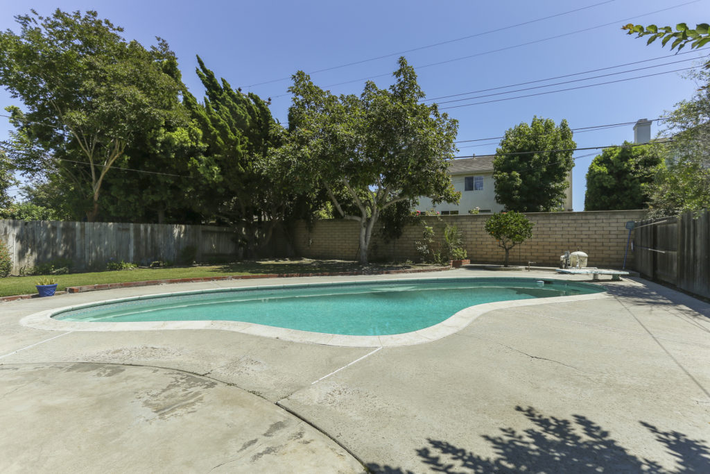 Welcome to this quintessential family home in a quiet and highly desirable Fountain Valley neighborhood.