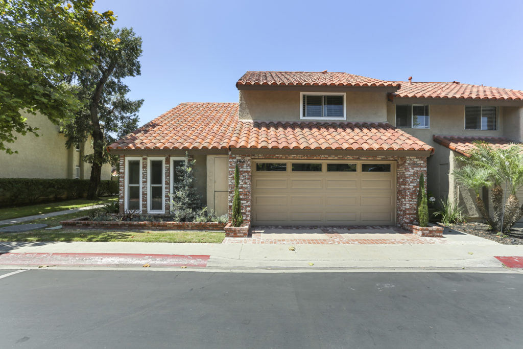 Welcome to your beach close home in downtown Huntington Beach. 1401 Arch Lane, Huntington Beach is a beauty. Let's take a look at this gorgeous home and zoom in on some of the details of this great property. You can also see the walkthrough video and learn more about any open houses we have scheduled below! 