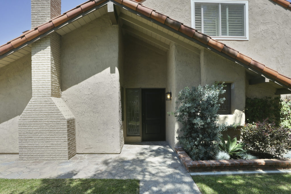 Welcome to your beach close home in downtown Huntington Beach. 1401 Arch Lane, Huntington Beach is a beauty. Let's take a look at this gorgeous home and zoom in on some of the details of this great property. You can also see the walkthrough video and learn more about any open houses we have scheduled below! 