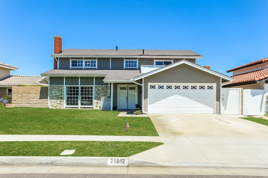 21812 Fairlane Circle, Huntington Beach is a nicely upgraded, pool home with an interior tract location on a cul-de-sac, located in a highly sought after beach close community serviced by top notch schools!