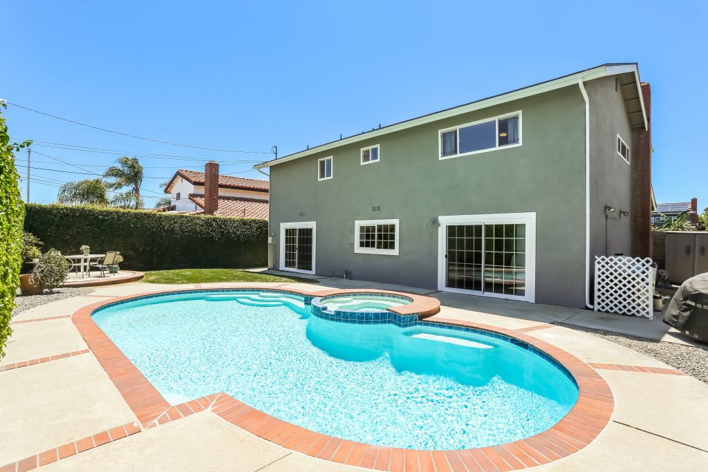 21812 Fairlane Circle, Huntington Beach is a nicely upgraded, pool home with an interior tract location on a cul-de-sac, located in a highly sought after beach close community serviced by top notch schools!