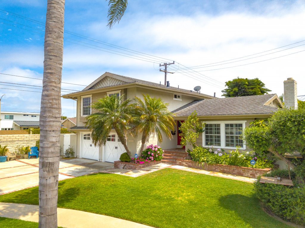 9472 Iolani Circle, Huntington Beach, California is a nicely upgraded, cul-de-sac home in beach close neighborhood with huge driveway & room to park RV/boats/toys!