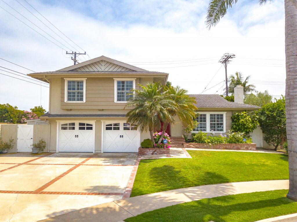 9472 Iolani Circle, Huntington Beach, California is a nicely upgraded, cul-de-sac home in beach close neighborhood with huge driveway & room to park RV/boats/toys!