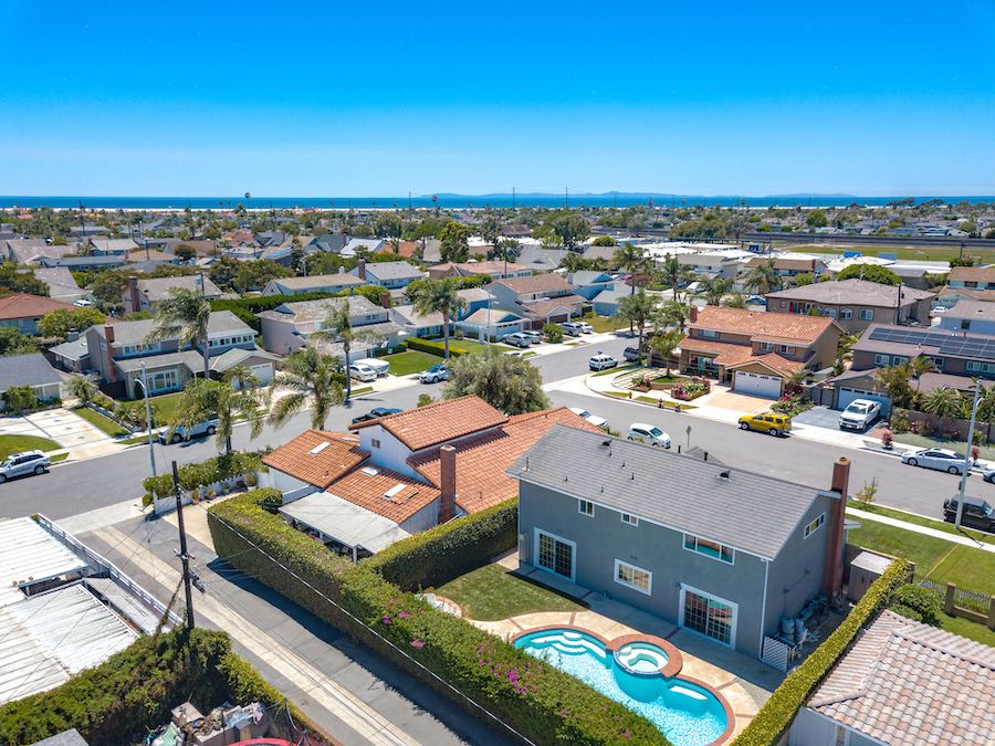 21812 Fairlane Circle, Huntington Beach is a nicely upgraded, pool home with an interior tract location on a cul-de-sac, located in a highly sought after beach close community serviced by top notch schools!