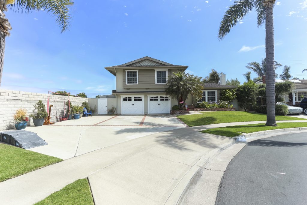 9472 Iolani Circle, Huntington Beach, California is a nicely upgraded, cul-de-sac home in beach close neighborhood with huge driveway & room to park RV/boats/toys!