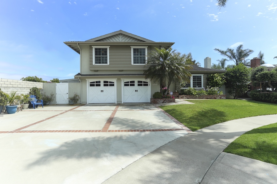 9472 Iolani Circle, Huntington Beach, California is a nicely upgraded, cul-de-sac home in beach close neighborhood with huge driveway & room to park RV/boats/toys!