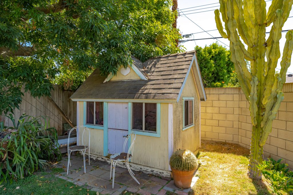 8902 Coral Circle, Huntington Beach is an interior tract, cul-de-sac home on an 8,100 sq.ft lot with unlimited Potential! 3 bedrooms and 1 bath home nestled in neighborhood that sells for $900k and up!