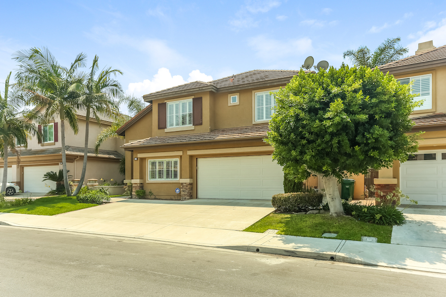 36 Santa Comba, Irvine is a spacious interior tract home on a cul-de-sac featuring 5 bedrooms (1 Downstairs) and 2.5 baths in the highly desirable Westpark community!!