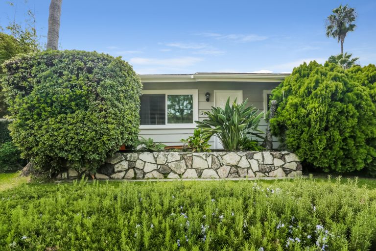 301 & 303 Santa Isabel Ave is a nicely upgraded East Side Costa Mesa duplex. Unit 301 has 2 Beds/1 Bath & Unit 303 has 2 Beds/2 Baths. Both units have a 1 car attached garage and 1 car driveway. Huge back and side yard space. Great long-term tenants paying market rents. A+ Investment Opportunity!