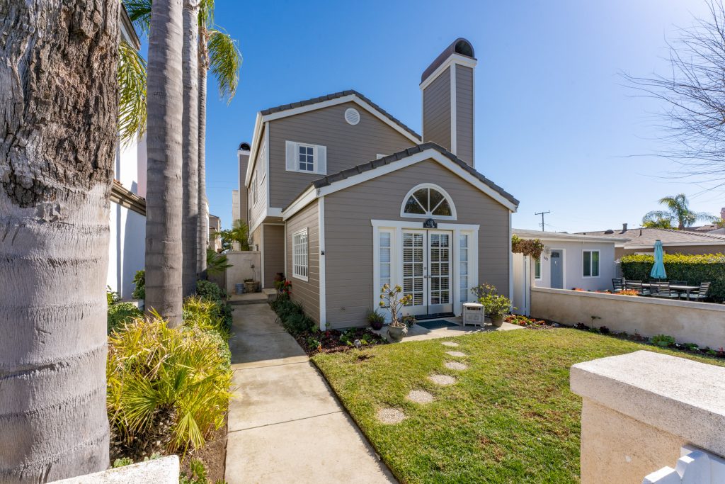 630 Geneva Ave, Huntington Beach is a beach close home in quiet area of Old Downtown Huntington, featuring 3 beds, 2-1/2 baths & large 3rd level deck with panoramic views!