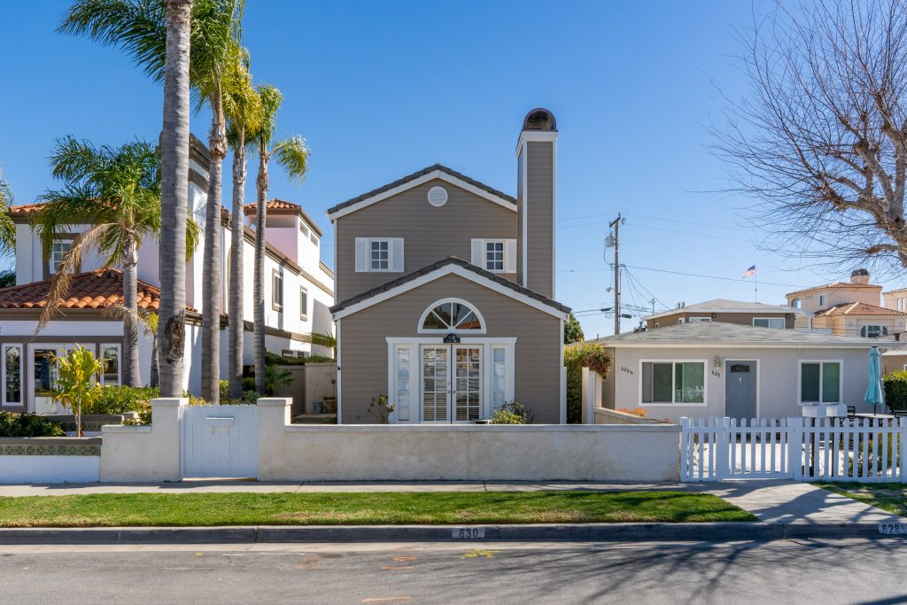 630 Geneva Ave, Huntington Beach is a beach close home in quiet area of Old Downtown Huntington, featuring 3 beds, 2-1/2 baths & large 3rd level deck with panoramic views!