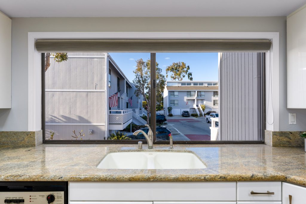 10 Odyssey Court, Newport Beach is a nicely upgraded 2 bed, 2.5 bath condo with panoramic ocean views from the Newport Pier to Catalina to Palos Verdes!