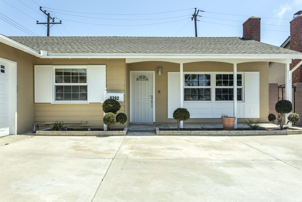 8392 Amsterdam Drive, Huntington Beach is a lovely Single Story, 3 Bed, 2 Bath home on a 6,000 square foot lot in the Dutch Haven community!