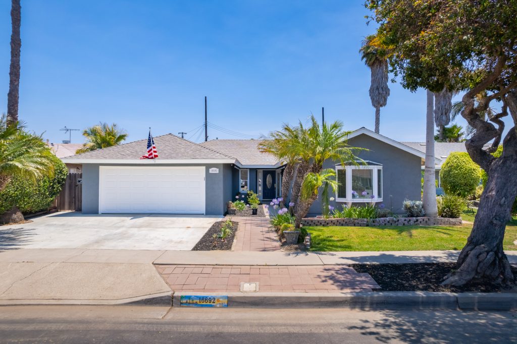 16692 Dale Vista Lane, Huntington Beach is a spacious 4 bed, 2 bath home on a 6,000 square foot lot in the Huntridge community!