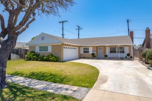8392 Amsterdam Drive, Huntington Beach is a lovely Single Story, 3 Bed, 2 Bath home on a 6,000 square foot lot in the Dutch Haven community!