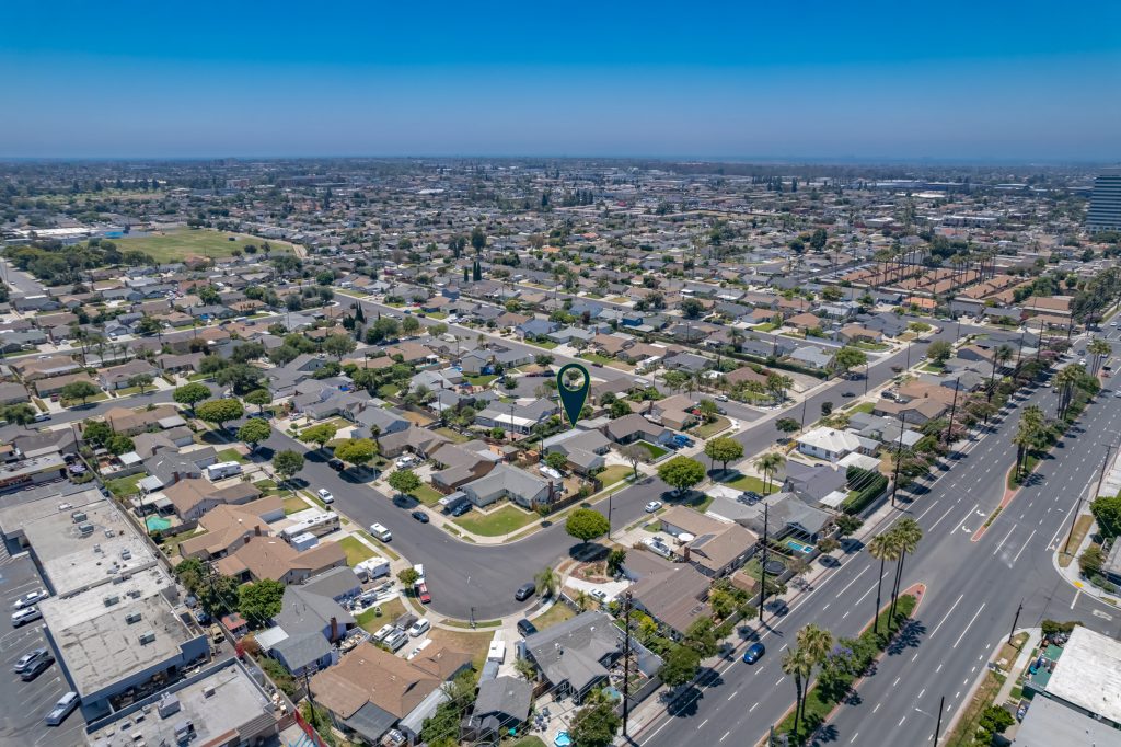 8392 Amsterdam Drive, Huntington Beach is a lovely Single Story, 3 Bed, 2 Bath home on a 6,000 square foot lot in the Dutch Haven community!