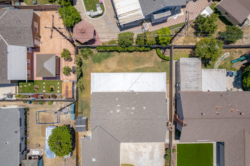 8392 Amsterdam Drive, Huntington Beach is a lovely Single Story, 3 Bed, 2 Bath home on a 6,000 square foot lot in the Dutch Haven community!