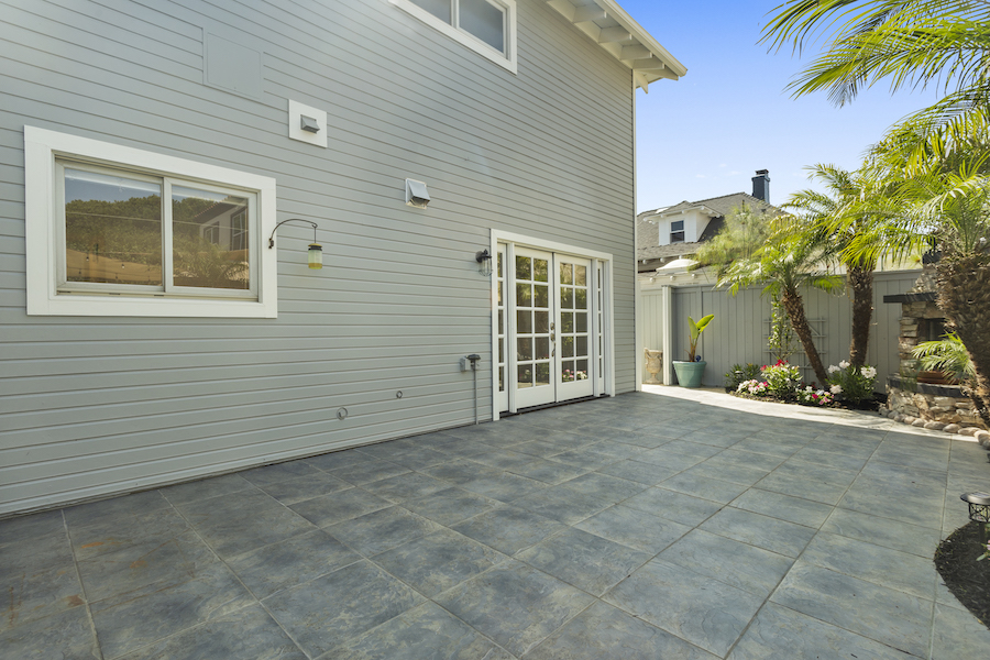 If you’re looking for a custom beach home that is NOT on the BUSY numbered streets, but is a short distance from the beach, pier, strand, restaurants and entertainment of Pacific City and Main St, then 707 Hill Street is the perfect home for you!