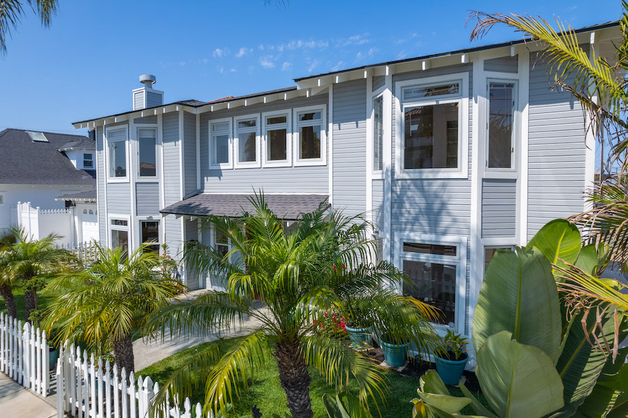 If you’re looking for a custom beach home that is NOT on the BUSY numbered streets, but is a short distance from the beach, pier, strand, restaurants and entertainment of Pacific City and Main St, then 707 Hill Street is the perfect home for you!