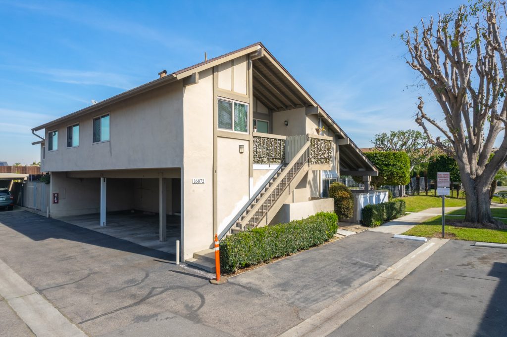 16872 Cod Circle #A, Huntington Beach is a  beautiful 2 bedroom, 1 Bathroom, end unit condo in the highly sought after Huntington Township community! Check out more details below! 