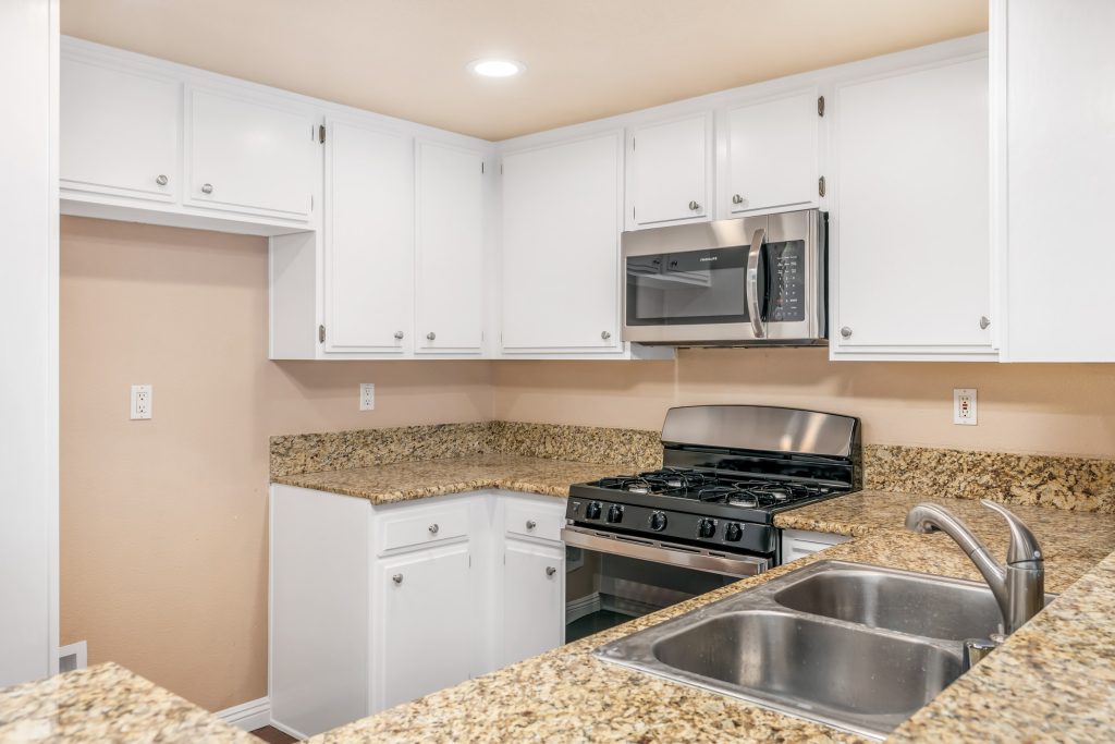 27345 Ryan Drive, Laguna Niguel is a beautiful 2 bed,  1 bathroom Penthouse Condo in the private and gated community of Village Niguel Terrance!