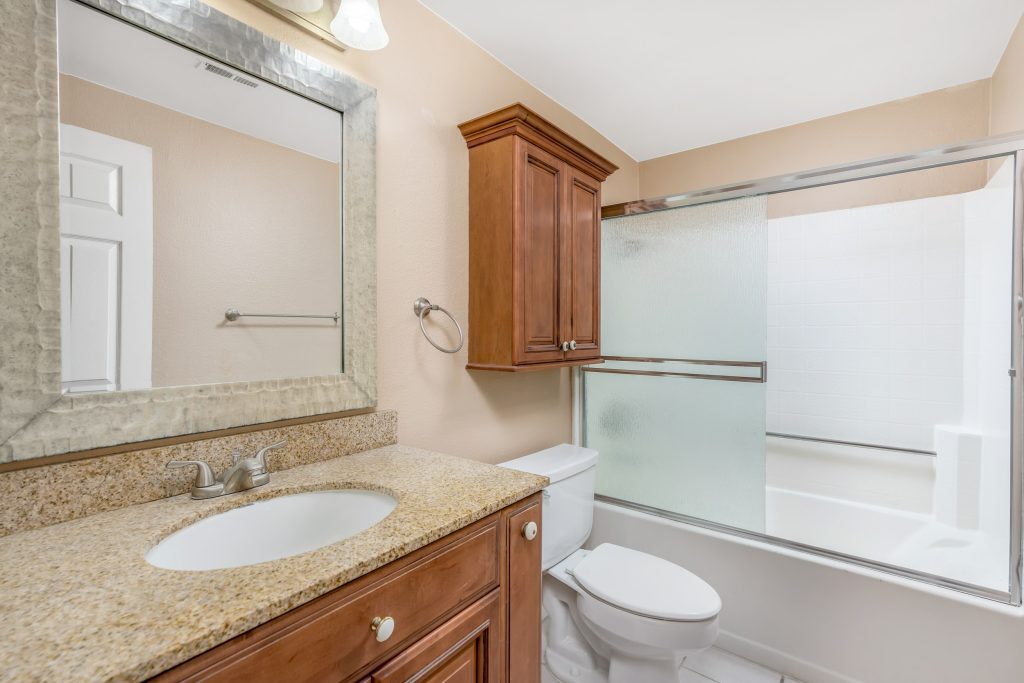 27345 Ryan Drive, Laguna Niguel is a beautiful 2 bed,  1 bathroom Penthouse Condo in the private and gated community of Village Niguel Terrance!