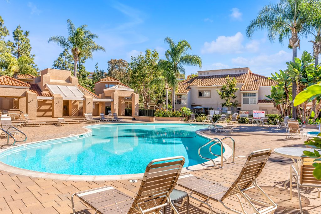 27345 Ryan Drive, Laguna Niguel is a beautiful 2 bed,  1 bathroom Penthouse Condo in the private and gated community of Village Niguel Terrance!