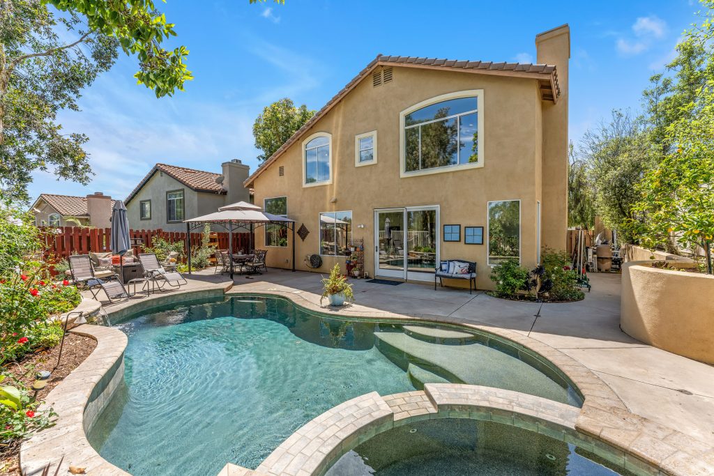 46 Via Tronido, Rancho Santa Margarita is a spacious interior tract home with 4 bedrooms, 3 bath rooms, a gorgeous backyard with a pool and spa and is situated on a quiet street in the Buena Vista Community!