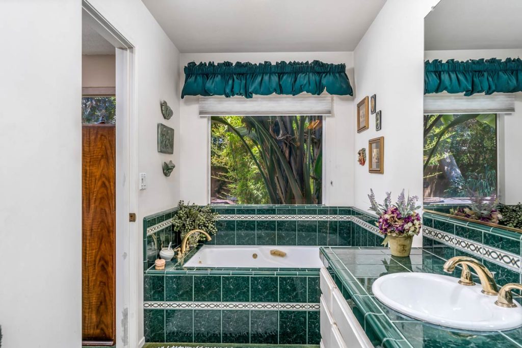 tiled tub with sink