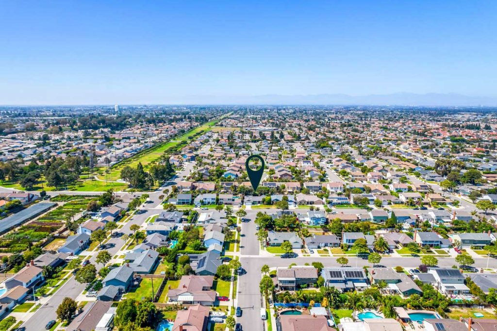 birds eye view with arrow showing house location