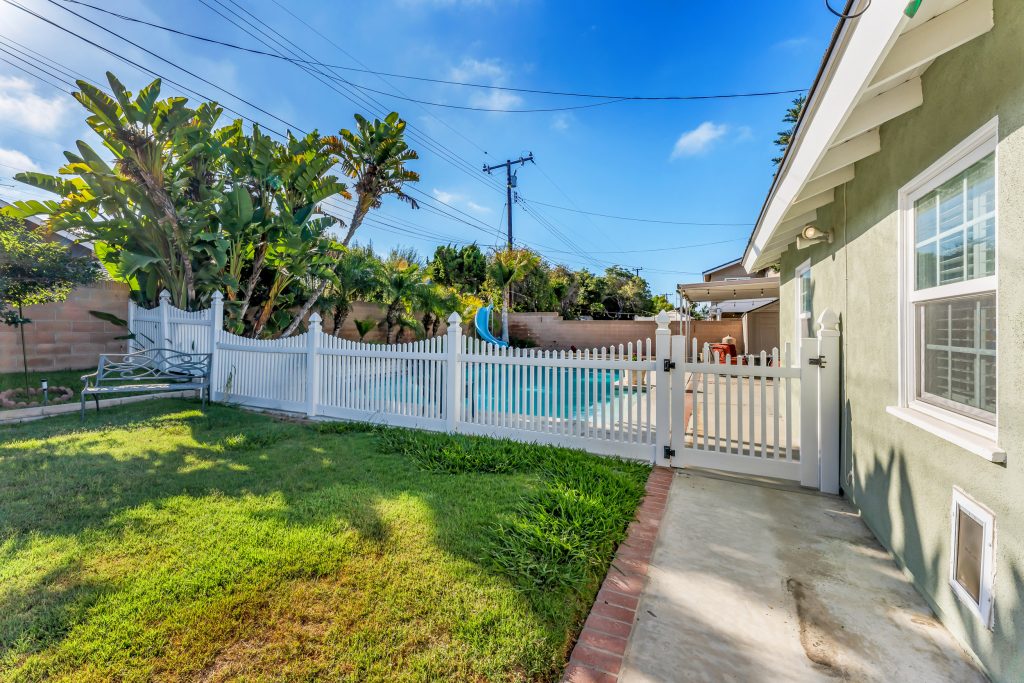 another look at the backyard with fencing