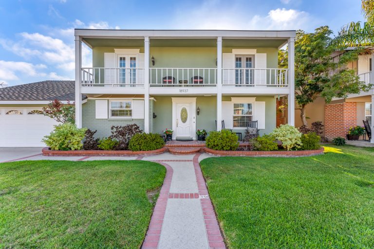 featured image showing the front of the home and walkway