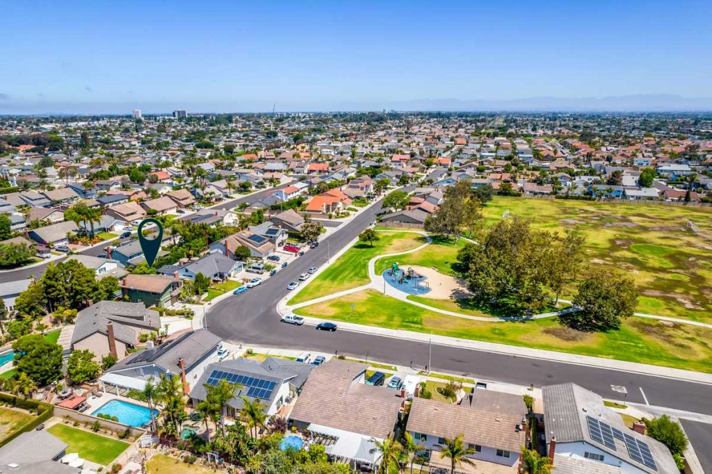 birds eye view with arrow pointing to house