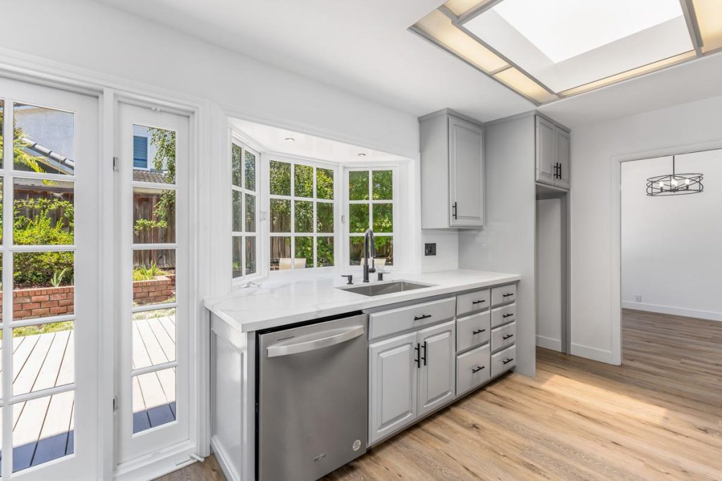 view of kitchen showing sink and dishwasher