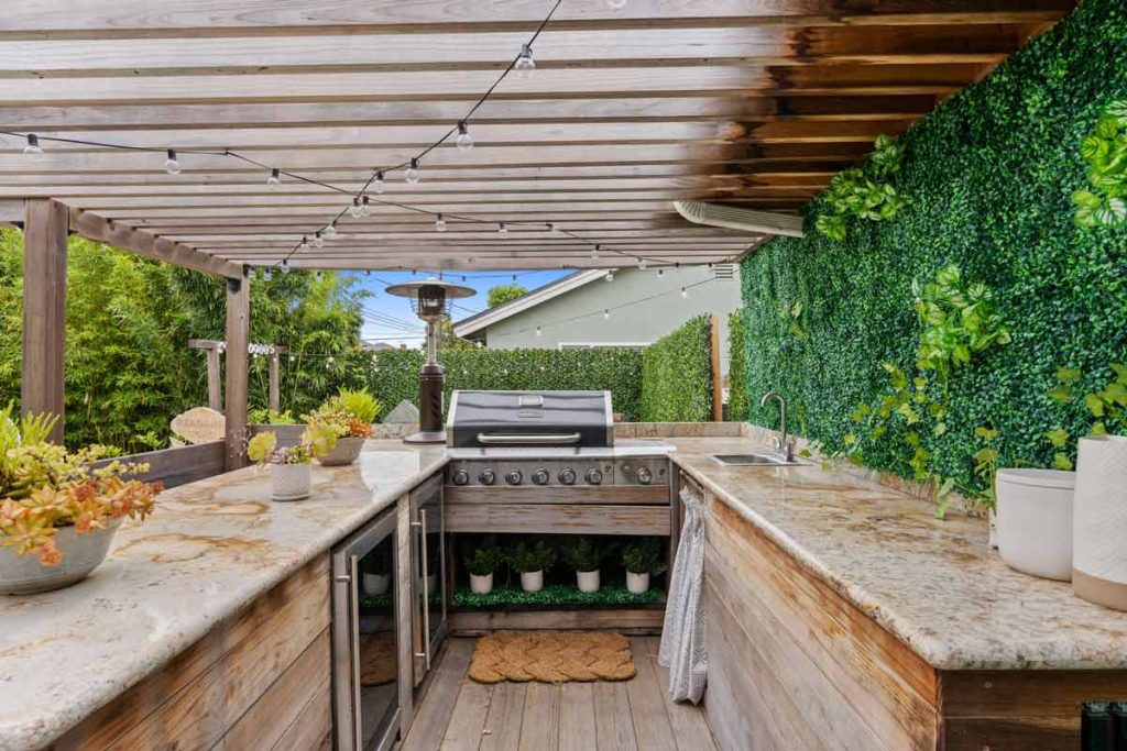 outdoor kitchen