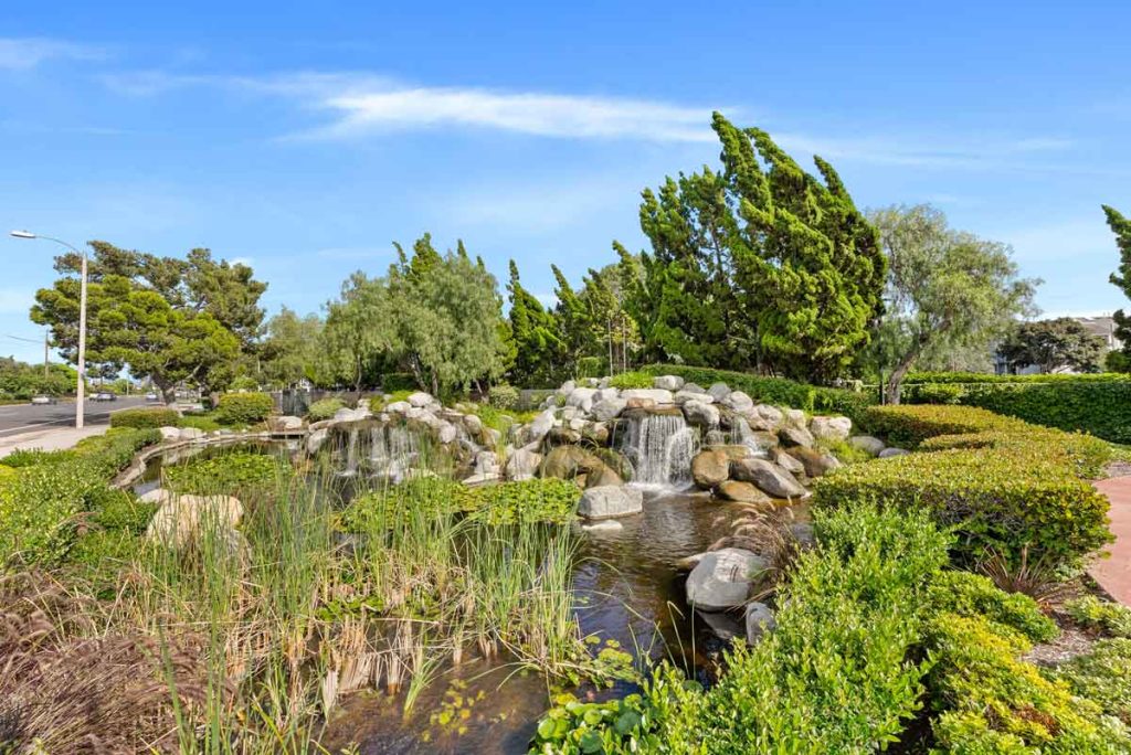 fountain in Huntington Beach community