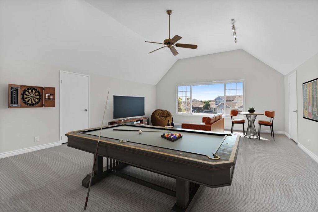 large bonus room with pool table