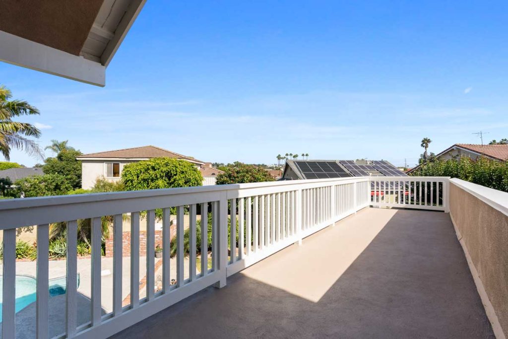 second floor large deck overlooking the backyard and pool