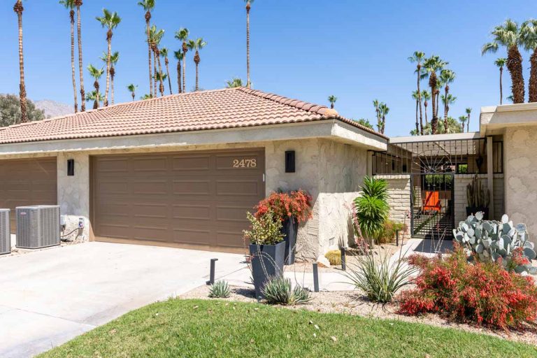 view of the front of 2478 Oakcrest Dr, Palm Springs