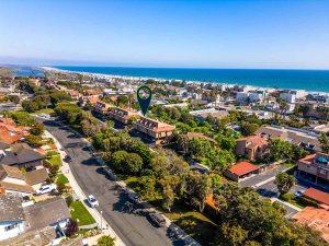 aerial view of 16883 Bluewater Lane #27, Huntington Beach with arrow pointing to unit and ocean in the background