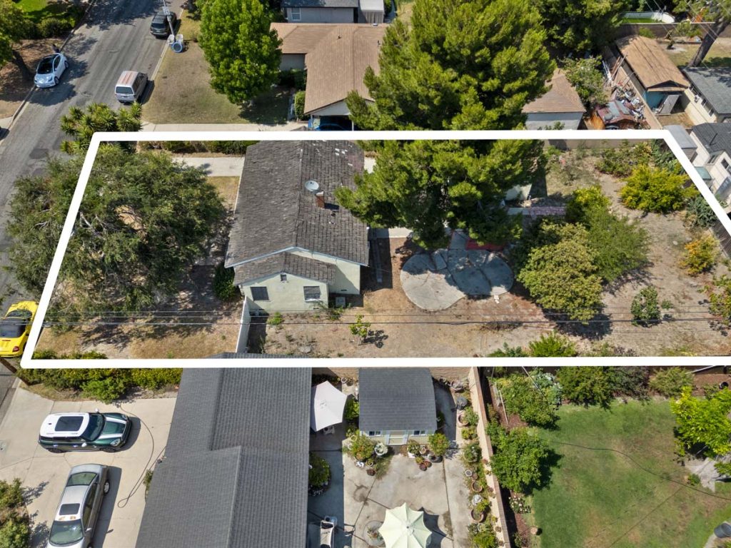 aerial view of home for sale in long beach showing an outline of property line