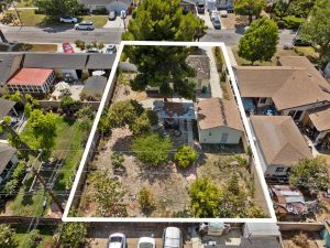 aerial view of home for sale in long beach showing an outline of property line